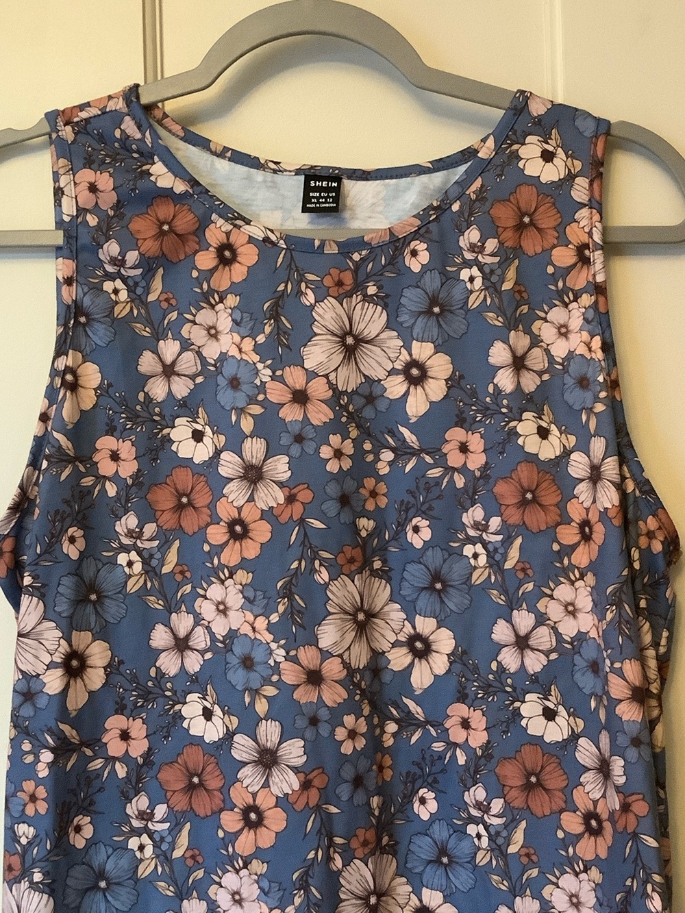 SHEIN Blue Floral Sleeveless Tank Top - Picture 2 of 4